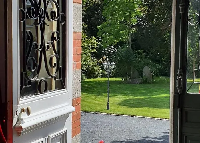 Chateau De Montmireil Bed and Breakfast